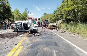 TRAGÉDIA NA BR-101 DEIXA TRÊS MORTOS E BLOQUEIA RODOVIA NO EXTREMO SUL DA BAHIA