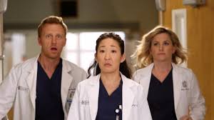 Após mais de 10 anos, uma das estrelas de Grey's Anatomy quebra o silêncio e revela o motivo de ter deixado a série: "Foi um verdadeiro presente"
