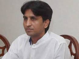 Who is Dr. Kumar Vishwas? New Delhi, Dec 13:There are two things that are taking viral rounds of the Internet these days, one is AAP defeating the all-time ... - 13-kumar-vishwas-600