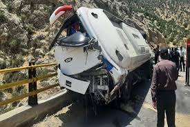 جزئیات از حادثه واژگونی اتوبوس اسکانیا در مسیر اوز به شیراز