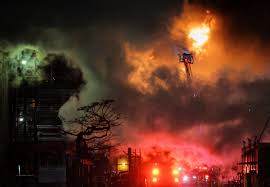 ロス近郊で大火災！製油所爆発、住民避難勧告！空港への影響は？ - Imagen principal del artículo