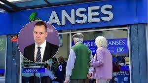 Adorni defendió lo que ganan los jubilados y los aumentos por inflación: 