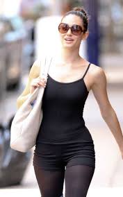 英和画像辞典：(tight)の意味は画像で解説！見るだけで「tight」の意味が分かる・覚えられる 