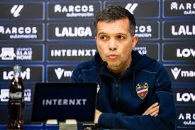 PRESS CONFERENCE | Luís Castro: "We know that for the fans it is a special match"