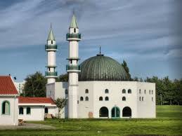 من حضر للصلاة والامام في التشهد الاخير مهم جدا