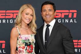 Kelly Ripa's Family Vacation: Abs, Bathrooms & Hilarious Revelations! - Imagen principal del artículo