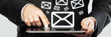 Resultado de imagen de IMAGEN DE GENTE MANDANDO CORREO ELECTRONICO