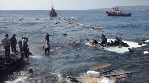 Resultado de imagen de fotos de inmigrantes en el mar mediterráneo