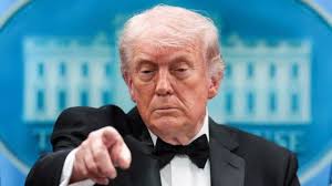 Donald Trumpin ympärillä kuohuu: Valkoisessa talossa mitta täynnä, viesti julki