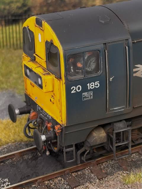 Choppers.. First up in this @heljan_official O gauge lineup is 20185 ...