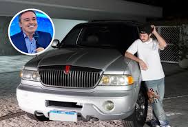 João Augusto abre garagem de Gugu e exibe carro raro dos anos 2000: 'O favorito do meu pai'