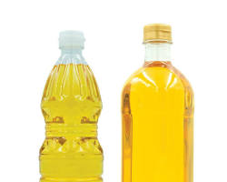 Image of vegetable oil in a clear bottle