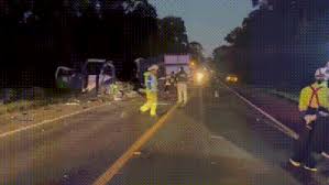Acidente entre ônibus e carreta deixa ao menos 22 mortos no Paraná; vídeo