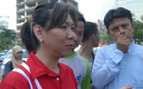 Mantan pebulu tangkis Indonesia, Susy Susanti, memberikan keterangan pers usai acara arak-arakan juara dunia di Sarinah, Thamrin, Minggu (18/8/2013). - susy-susanti