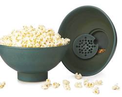 Image of popcorn kernels and popcorn in a bowl