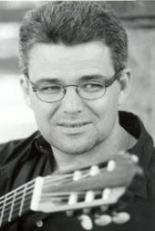 Volker Luft, geboren 1964, ist freiberuflicher Komponist und Gitarrist und ...