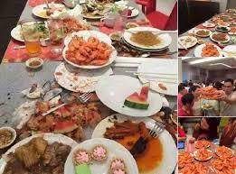 Image result for Hình ảnh nhiều người Việt Nam tranh cướp nhau khi ăn buffet