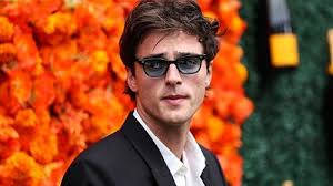 Jacob Elordi criticiza a un fan por comentarios poco respetuosos: un incidente en redes sociales que genera controversia