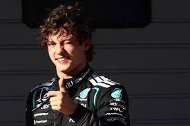 Kimi Antonelli se torna o mais jovem da história a conquistar pole position