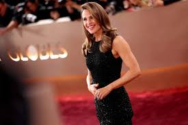 Jennifer Garner's Golden Globes 2026 Return: Crystal Gown and New Hairstyle
