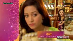 Precap: Aaliya goes into jewellery shop <b>and sells</b> the jewellery. - KiXHQAj