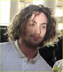 <b>aaron taylor</b> johnson airport with sam wylda rae romy hero 15 - aaron-taylor-johnson-airport-with-sam-wylda-rae-romy-hero-15