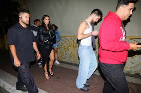 Bruna Marquezine Surprise! Soirée Imprévue... et Sandale Brisée?! - Imagen principal del artículo