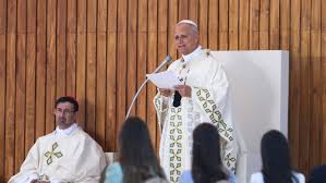 El Papa, en una misa multitudinaria en Madrid: “Nadie puede arrodillarse ante el Señor y despreciar al hermano”