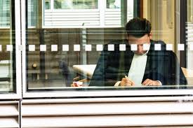 Duizenden werklozen spannen rechtszaak aan tegen verlies uitkering: “Er komt een enorme golf op ons af”