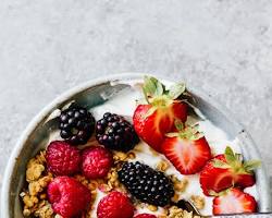 Yogurt with fruit and granola