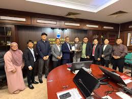 Minister calls on Sabah creative sector to partner with government