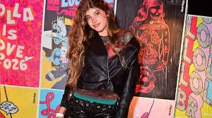 Filha de Grazi e Cauã sofre queda no Lolla e mostra ferimentos na perna