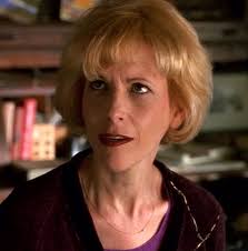 Ellen Greene as &#39;Vicki Louise Burdick&#39; in “The X-Files” ( The late Kathryn Joosten appeared in ep #9.6 (“Trust No 1″) as &#39;Agent Edie Boal&#39;, an overworked ... - xfiles9-eg01