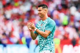 Ibrahimovic questiona titularidade de Cristiano Ronaldo: ‘Loucura movida pela nostalgia’