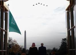 ببینید / استقبال ترامپ از بن‌سلمان با جنگنده‌های اف-۳۵ و اف-۲۲