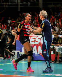 Tainara exalta torcida e elenco na virada do Sesc-Flamengo sobre o Praia Clube: "Superação e vontade"