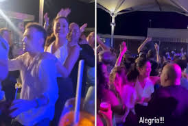 Que animação! Elenco, equipe e autores de 'Três Graças' se reúnem em festa após fim das gravações; vídeo