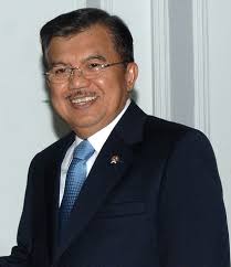 ... Kalla bersama ibu Mufidah Kalla menyempatkan hadir pada acara resepsi pernikahan artis Bunga Citra Lestari (BLC) dengan aktor Malaysia Ashraf Sinclair, ... - jusuf-kalla3