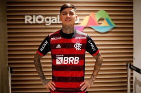 Multa de Erick Pulgar cai para US$ 4 milhões em julho; mercado volta a observar o Flamengo