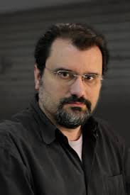 Lauréat de nombreux prix littéraires en Espagne, Juan Miguel Aguilera est né en 1960 et vit à Valence. Designer et dessinateur, il a d&#39;abord réalisé de ... - auteurs-juan-miguel-aguilera