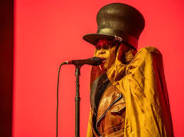 Surprise op Koningsdag: zangeres Erykah Badu geeft spontaan optreden in Amsterdam