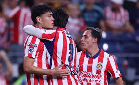 El jugador que podría ser la SORPRESA en el XI de Milito para el Chivas vs Santos