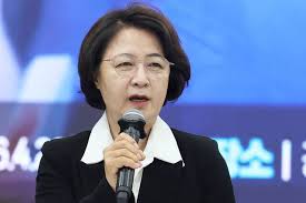 추미애, 의원직 내려놓으며 동료 의원들에 감사 친전…“당과 함께한 역사 영광”