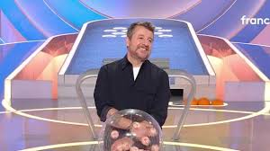 "J'ai toujours peur que ça décline" : Bruno Guillon réagit aux bonnes audiences de "Chacun son tour" et "Tout le monde a son mot à dire" sur France 2