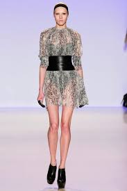 Resultado de imagem para tendencia de cintos inverno 2016