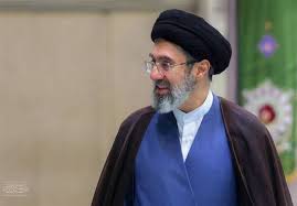 ببینید | فیلم کمتر دیده شده از رهبر انقلاب آیت الله سید مجتبی خامنه‌ای درحال تدریس