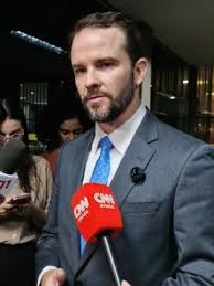 Valor do salário mínimo vai subir a R$ 1.741 em 2027, diz Durigan