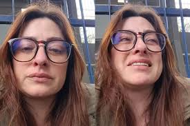 Professora desabafa após aluno colocar pedaço de vidro em copo de água durante aula: "Em que momento isso passou a ser normal?"
