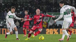 Duelo directo por la salvación en Vallecas