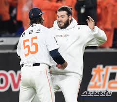 Hanwha Eagles Face Elimination in Korean Series
